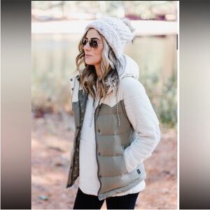 Patagonia Bivy Down Vest Sage Khaki Olive Green
Cream Hooded XS Rare